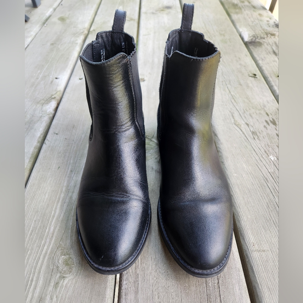 Thursday Boot Company black Chelsea boots size 7.5. Genuine leather